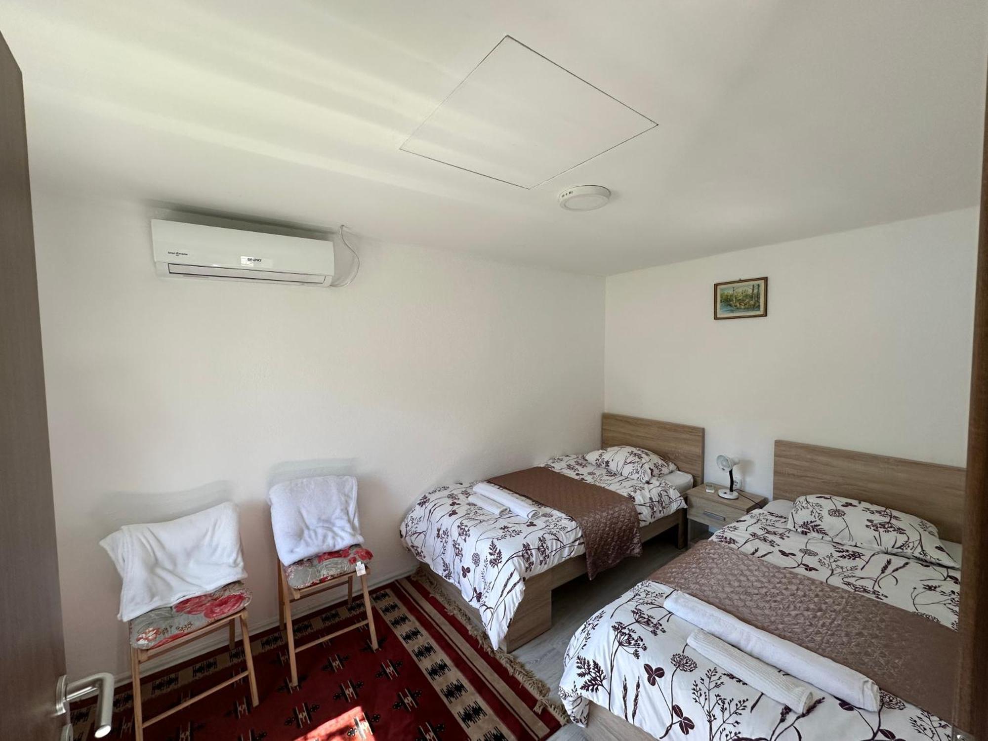 Garden Guesthouse Gjakova Экстерьер фото