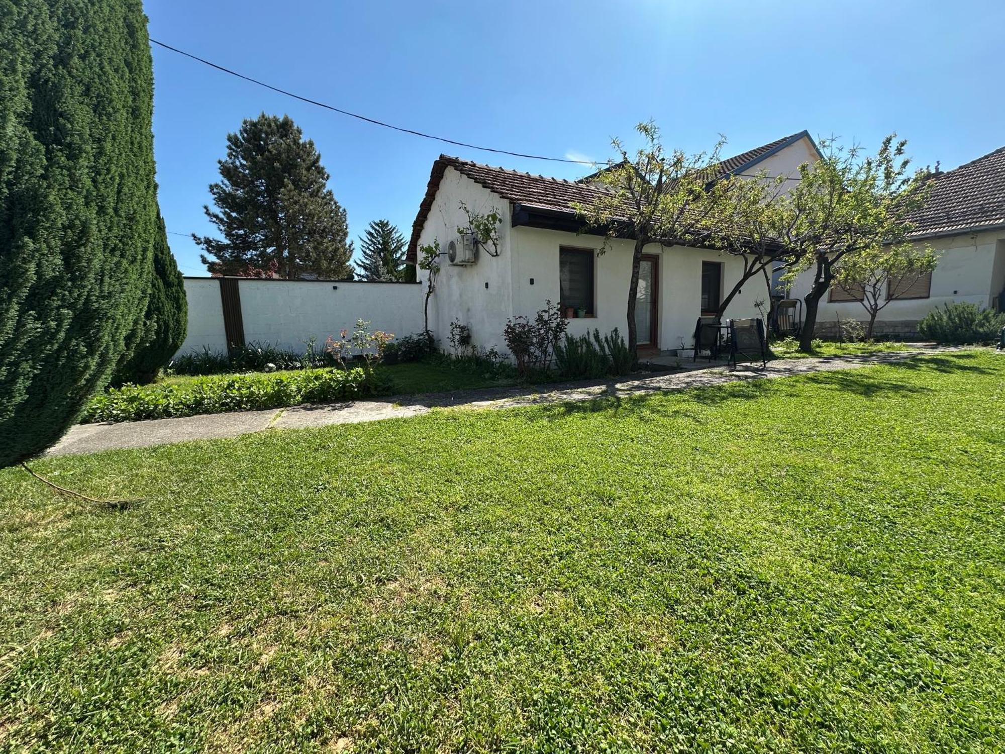 Garden Guesthouse Gjakova Экстерьер фото